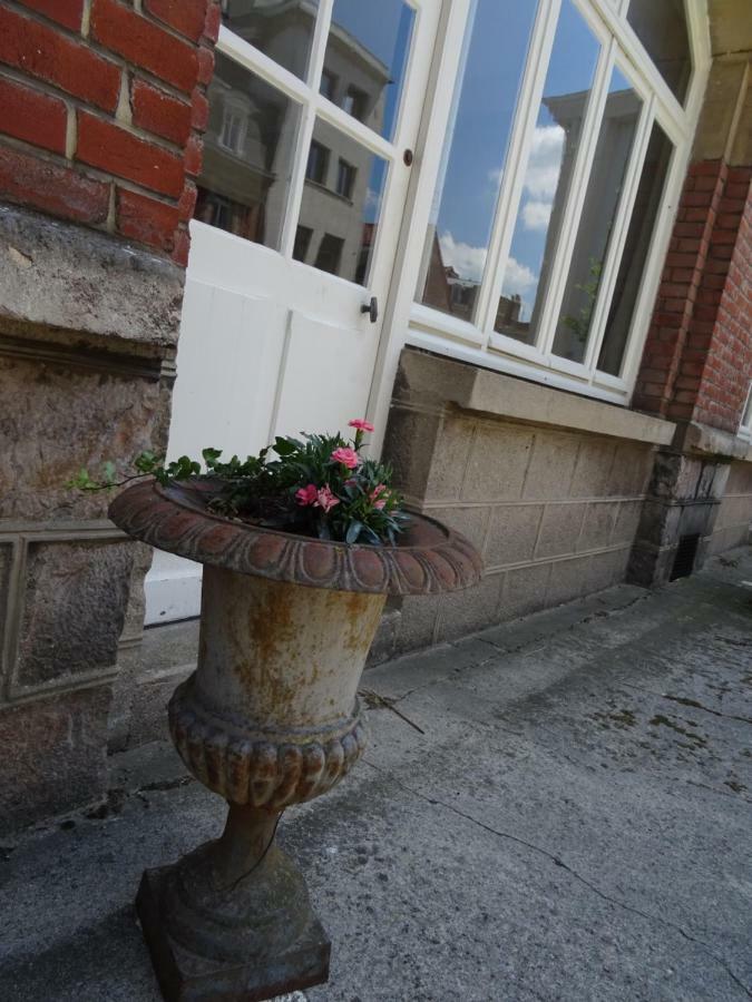 Au Pied Du Beffroi Apartamento Arras Exterior foto