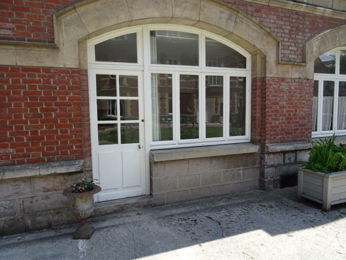 Au Pied Du Beffroi Apartamento Arras Exterior foto